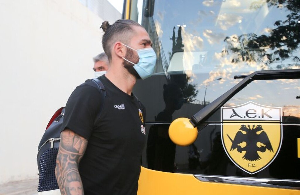 ΑΕΚ – Ολυμπιακός: Η «κιτρινόμαυρη» άφιξη (video+photos)