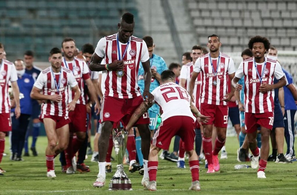 ΑΕΚ – Ολυμπιακός: Οι «ερυθρόλευκοι» πανηγυρισμοί για το Κύπελλο (video+photos)