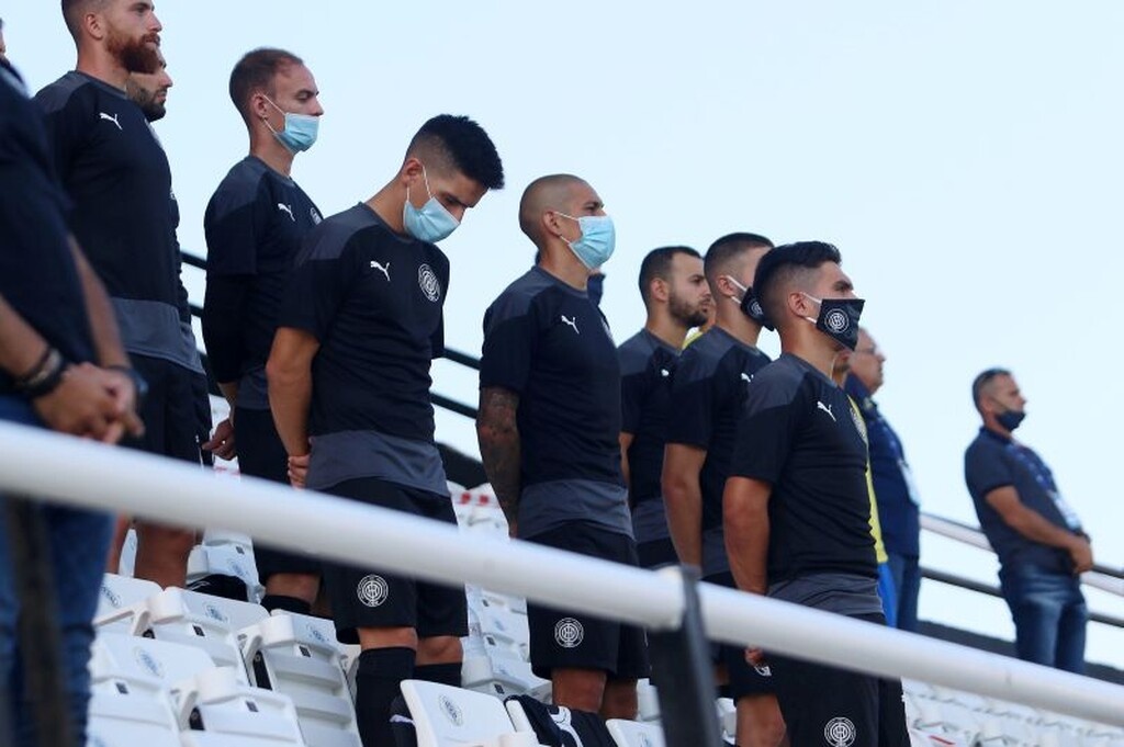 ΟΦΗ – Παναιτωλικός: Ενός λεπτού σιγή και πανό για τον Νίκο Γιαλαμά (photos)
