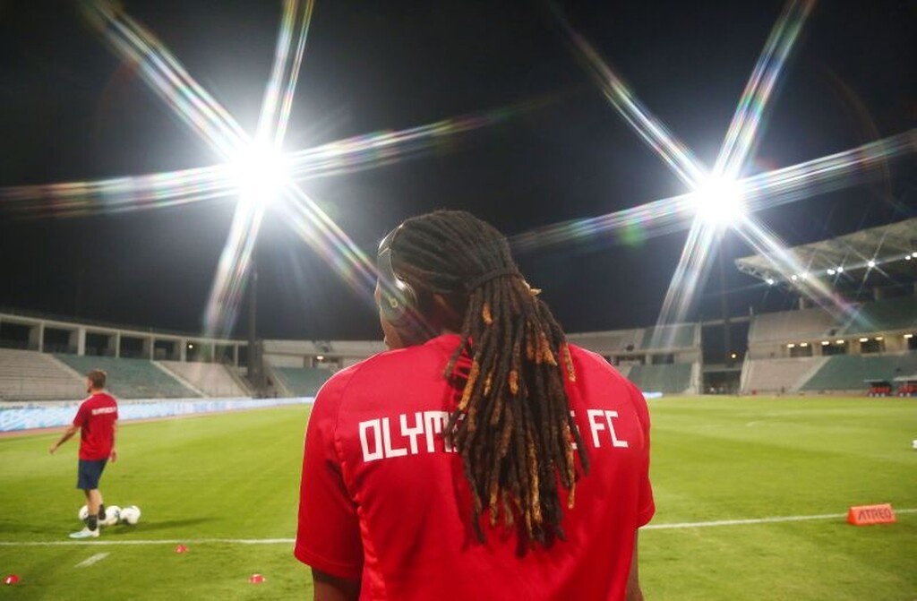 ΑΕΚ – Ολυμπιακός: Η «ερυθρόλευκη» άφιξη (video+photos)