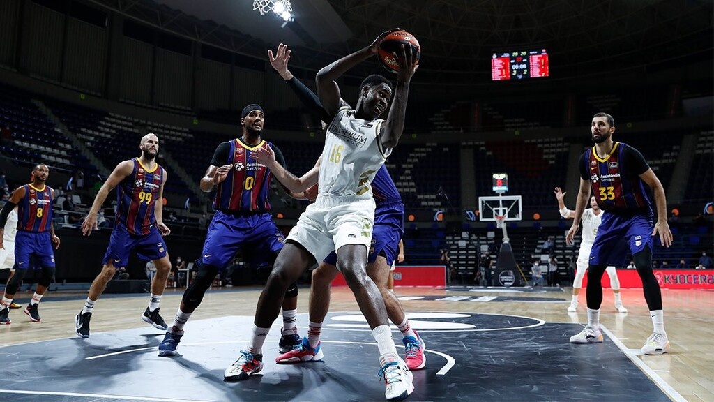 Ρεάλ Μαδρίτης-Μπαρτσελόνα 72-67: Με Καμπάτο «οδηγό» πήρε τον πρώτο τίτλο της χρονιας (videos+photos)