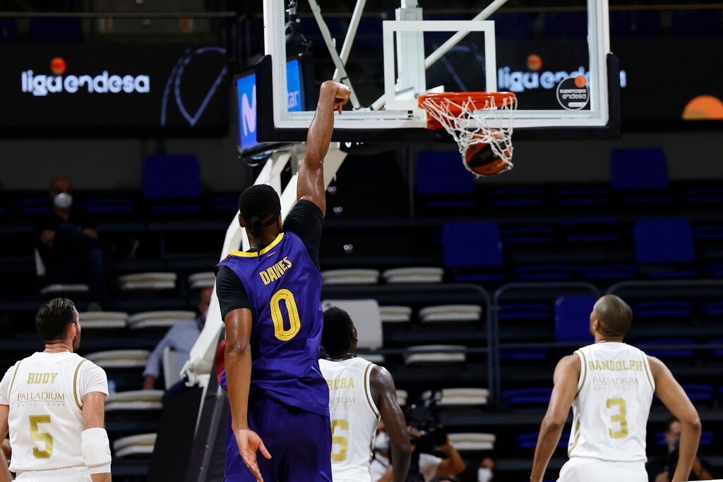 Ρεάλ Μαδρίτης-Μπαρτσελόνα 72-67: Με Καμπάτο «οδηγό» πήρε τον πρώτο τίτλο της χρονιας (videos+photos)