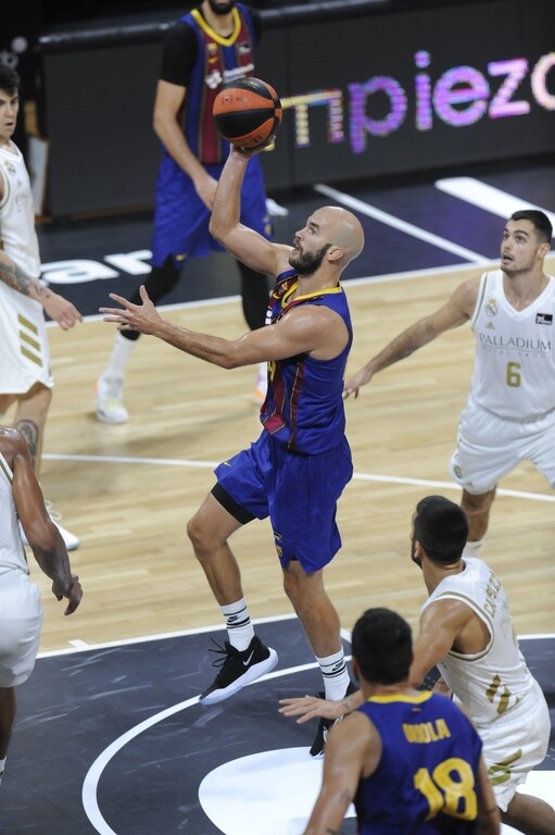 Ρεάλ Μαδρίτης-Μπαρτσελόνα 72-67: Με Καμπάτο «οδηγό» πήρε τον πρώτο τίτλο της χρονιας (videos+photos)