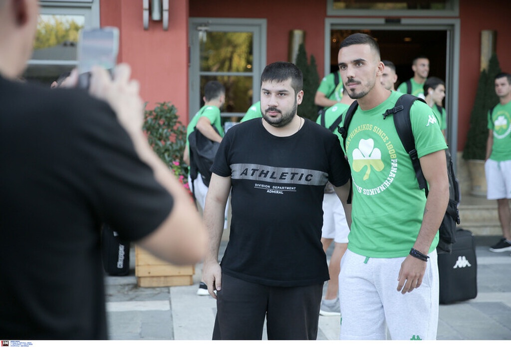 Παναθηναϊκός: Ντόπες των οπαδών με καπνογόνα στην Τρίπολη (photos)