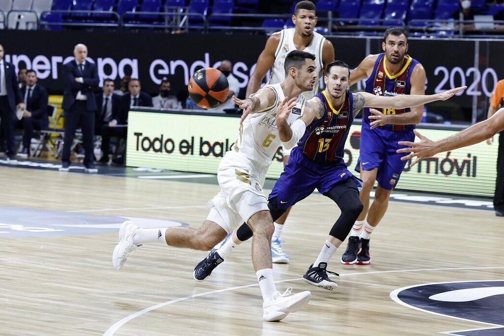 Ρεάλ Μαδρίτης-Μπαρτσελόνα 72-67: Με Καμπάτο «οδηγό» πήρε τον πρώτο τίτλο της χρονιας (videos+photos)