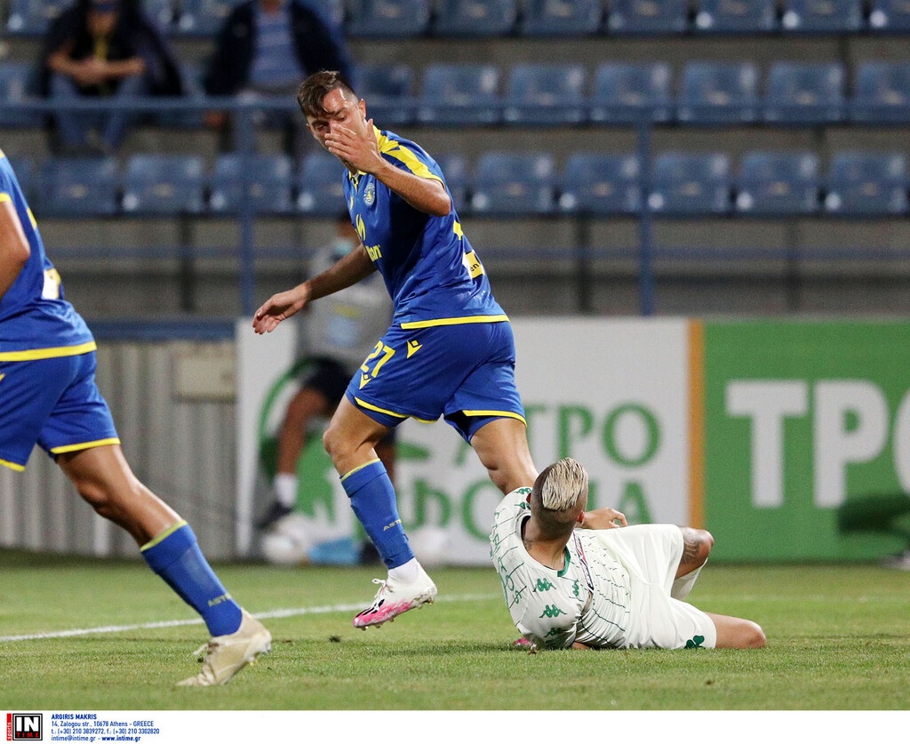 Αστέρας Τρίπολης – Παναθηναϊκός: Ζήτησε πέναλτι σε ανατροπή από τον Κώτσιρα ο Καρλίτος