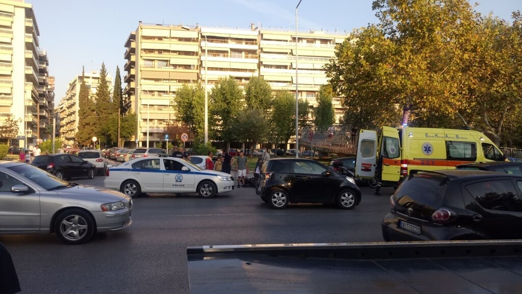 ΠΑΟΚ-Μπενφίκα: Ατύχημα με μηχανάκι μετά την αποθέωση στο ξενοδοχείο (photos+video)