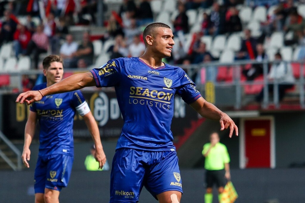 Κέρασμα με… σουβλάκια στον Γιακουμάκη από τη Φένλο για το χατ τρικ!