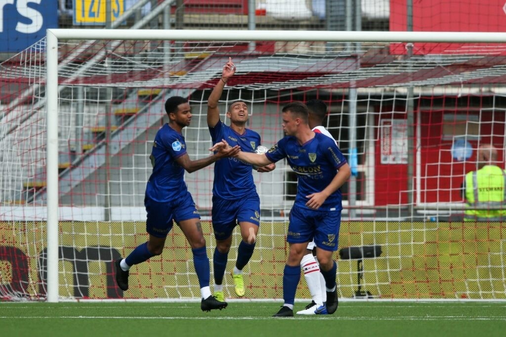 Κέρασμα με… σουβλάκια στον Γιακουμάκη από τη Φένλο για το χατ τρικ!