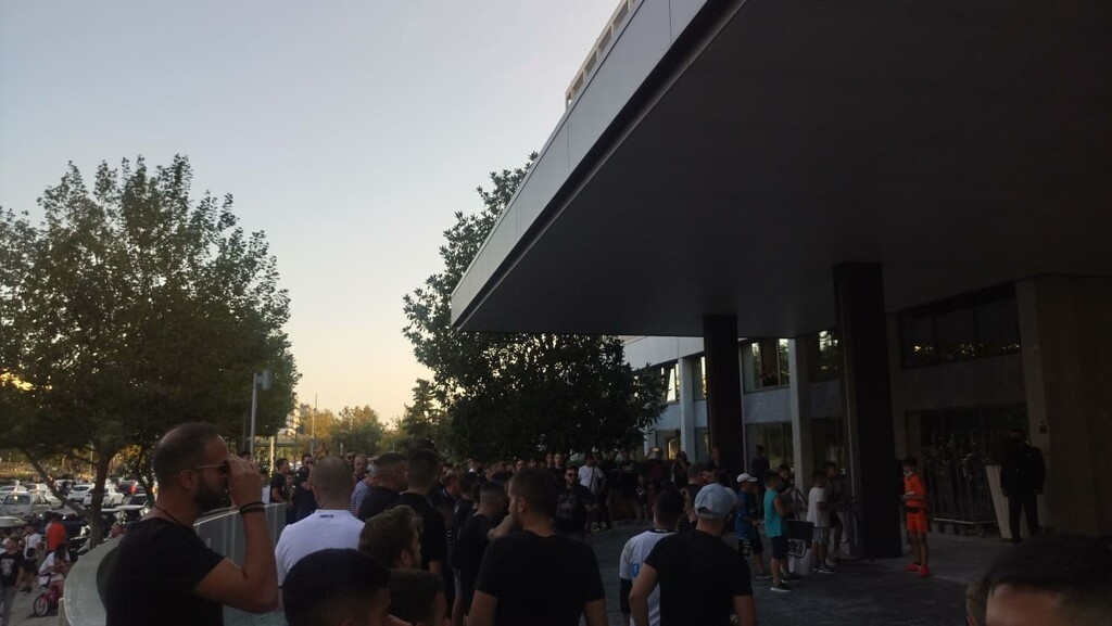 ΠΑΟΚ-Μπενφίκα: Έκαναν... Τούμπα το Μακεδονία Παλάς - Χαμός και τρέλα στους δρόμους (video)