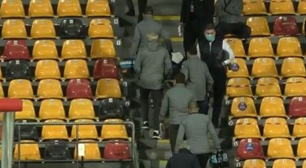 Europa League: Διεκόπη αγώνας λόγω φωτισμού του γηπέδου (photos)