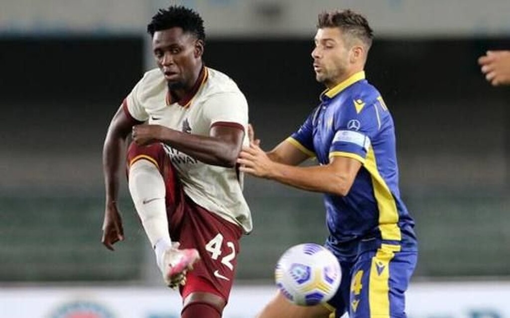 Παράλληλα, μπορούν να χρησιμοποιούν στους αγώνες τους παίκτες που είναι κάτω των 22 ετών και ανήκουν στο κλαμπ.