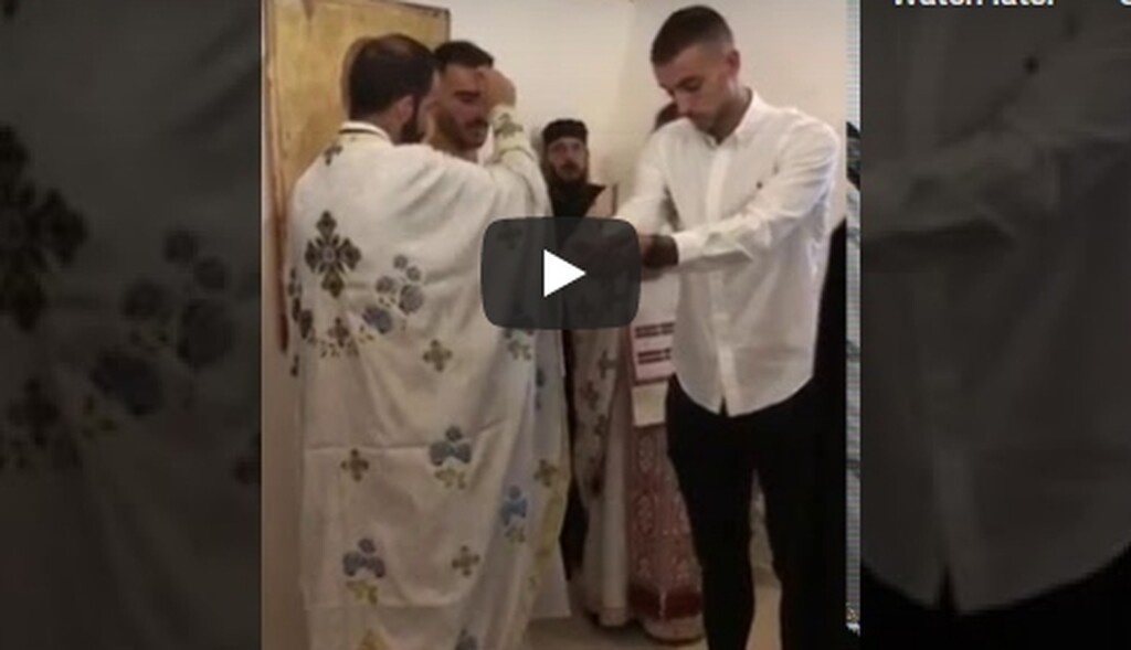 Έλληνας ποδοσφαιριστής βάπτισε πρώην συμπαίκτη του (video)