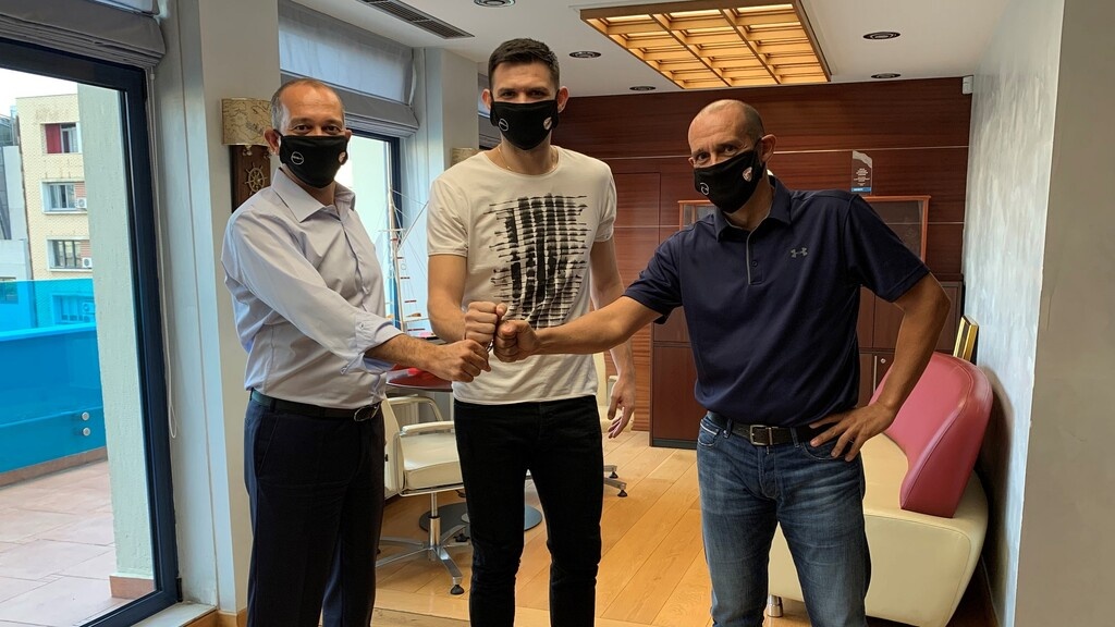 Συνεχίζει στα «ερυθρόλευκα» ο Παπανικολάου: Ανανέωσε με τον Ολυμπιακό