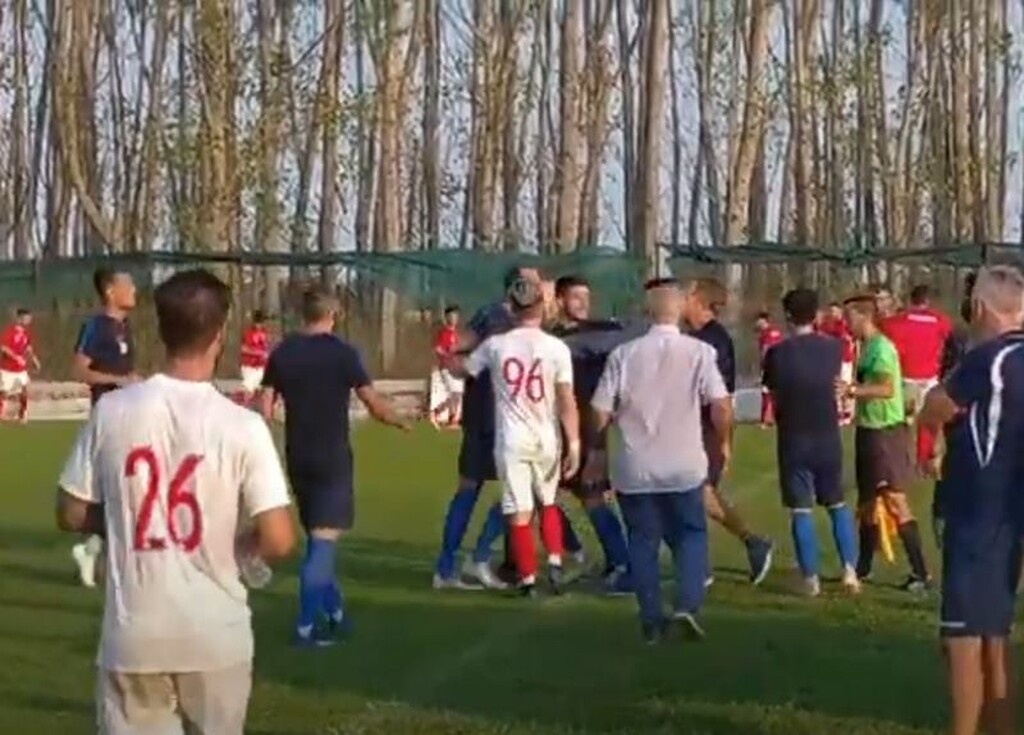Χαμός με Μόρα στο Τρίκαλα-Απόλλων Λάρισας: «Έχεις τελειώσει...» (video+photos)