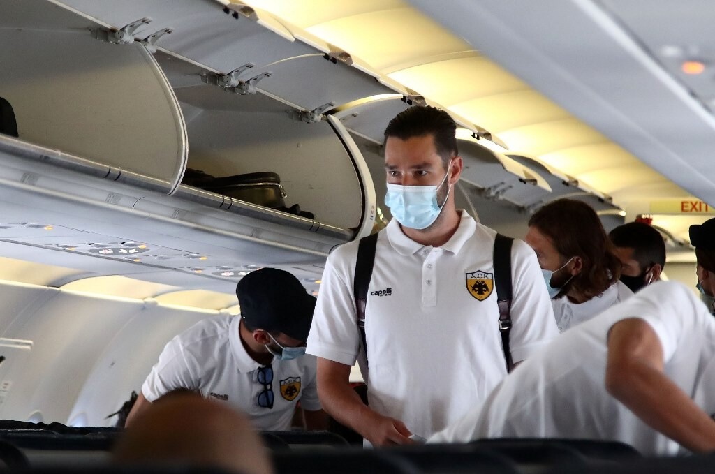 ΑΕΚ: Καρέ-καρέ η αναχώρηση για Ελβετία