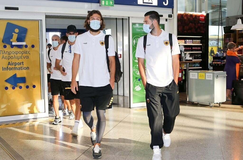 ΑΕΚ: Καρέ-καρέ η αναχώρηση για Ελβετία