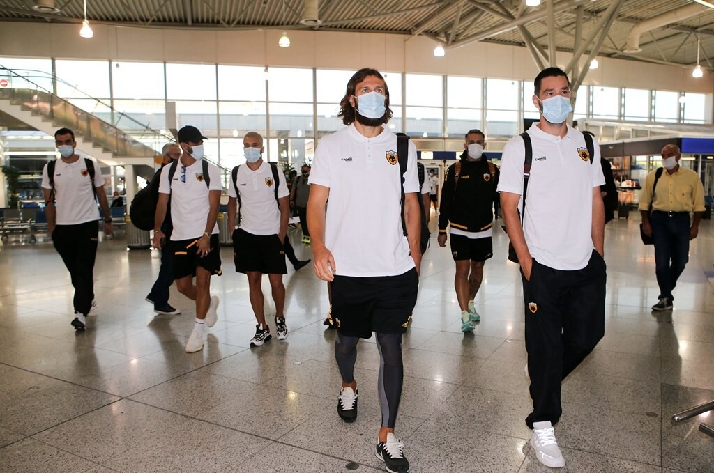 ΑΕΚ: Καρέ-καρέ η αναχώρηση για Ελβετία