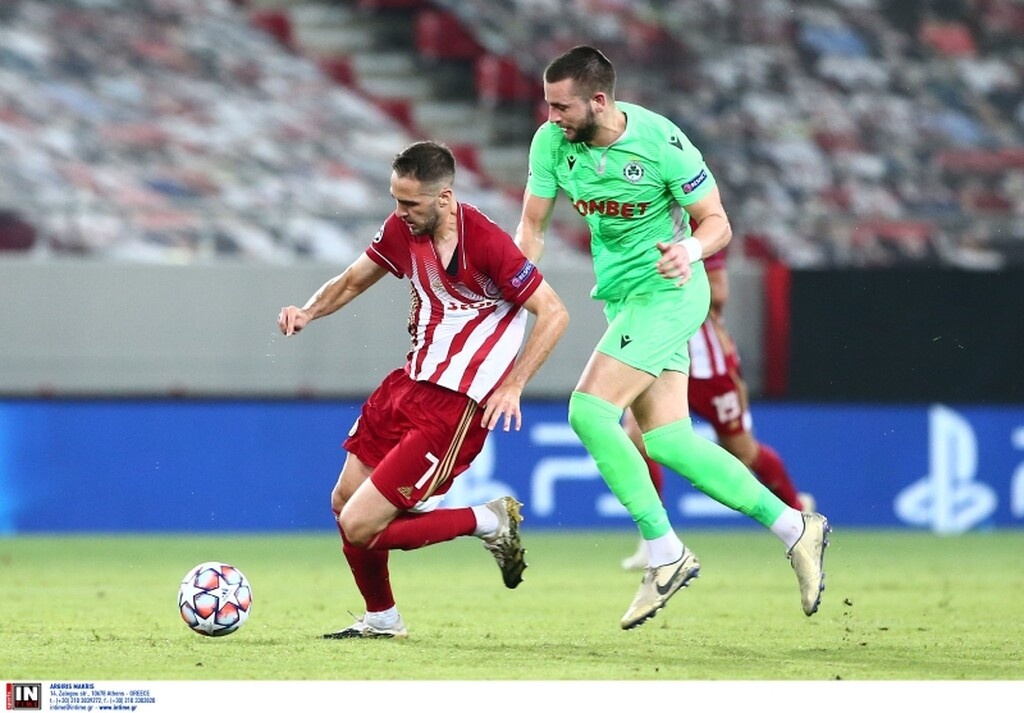 Ολυμπιακός-Ομόνοια: Δεν προλάβαινε τον Φορτούνη και τον... γκρέμισε! (video)