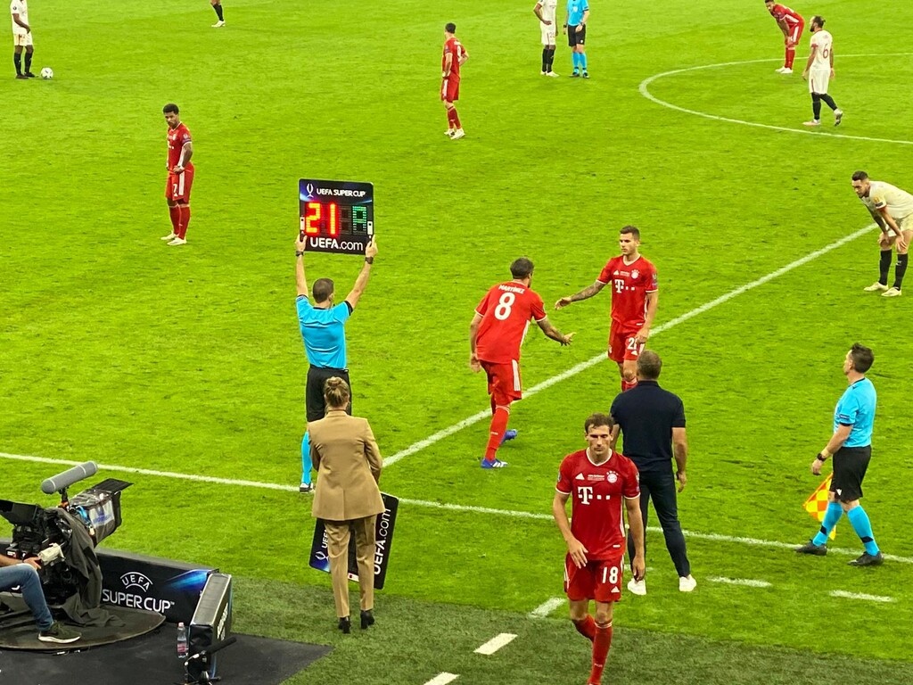 Μπάγερν Μονάχου-Σεβίλλη 2-1: Στο τέλος κερδίζουν οι Βαυαροί (videos+photos)