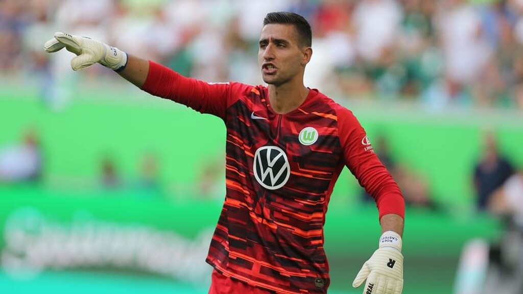 Συγκεκριμένα, ο βασικός τερματοφύλακας της ομάδας Κουν Κάστελς τραυματίστηκε στο ζέσταμα