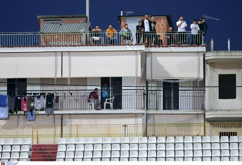 ΑΕΛ-Παναθηναϊκός: Κόσμος έξω από το Αλκαζάρ και πανό… κατά πάντων (photos)