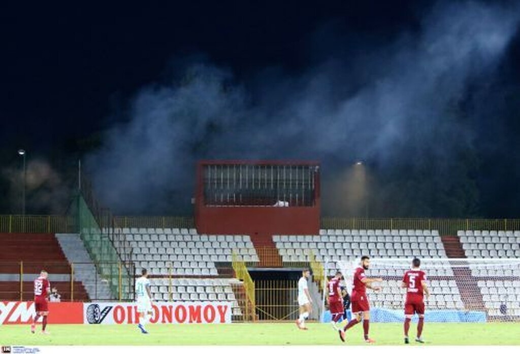 ΑΕΛ-Παναθηναϊκός: Μικρή διακοπή για καπνογόνο στο… άδειο γήπεδο (photos)