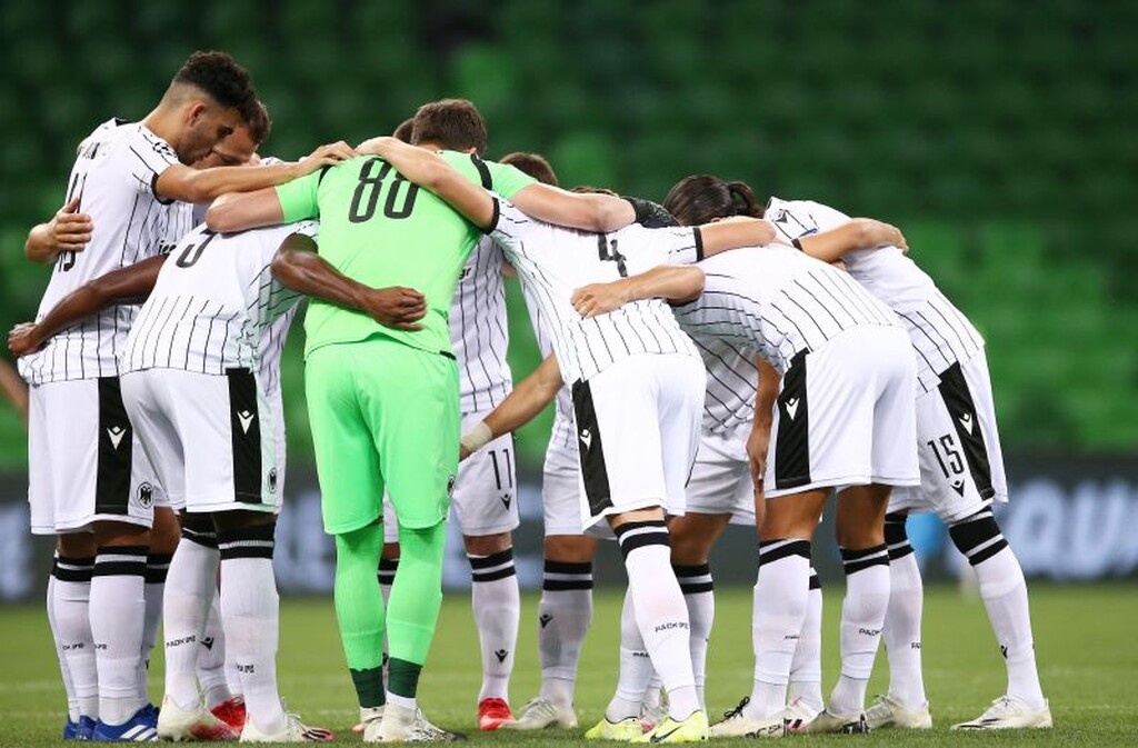 Ένα από αυτά τα πανό, μάλιστα, είχε και αναφορά στον ΠΑΟΚ με χιουμοριστικό τρόπο, με αποτέλεσμα από το πρωί της Δευτέρας (28/09) να γίνει viral στα social media…