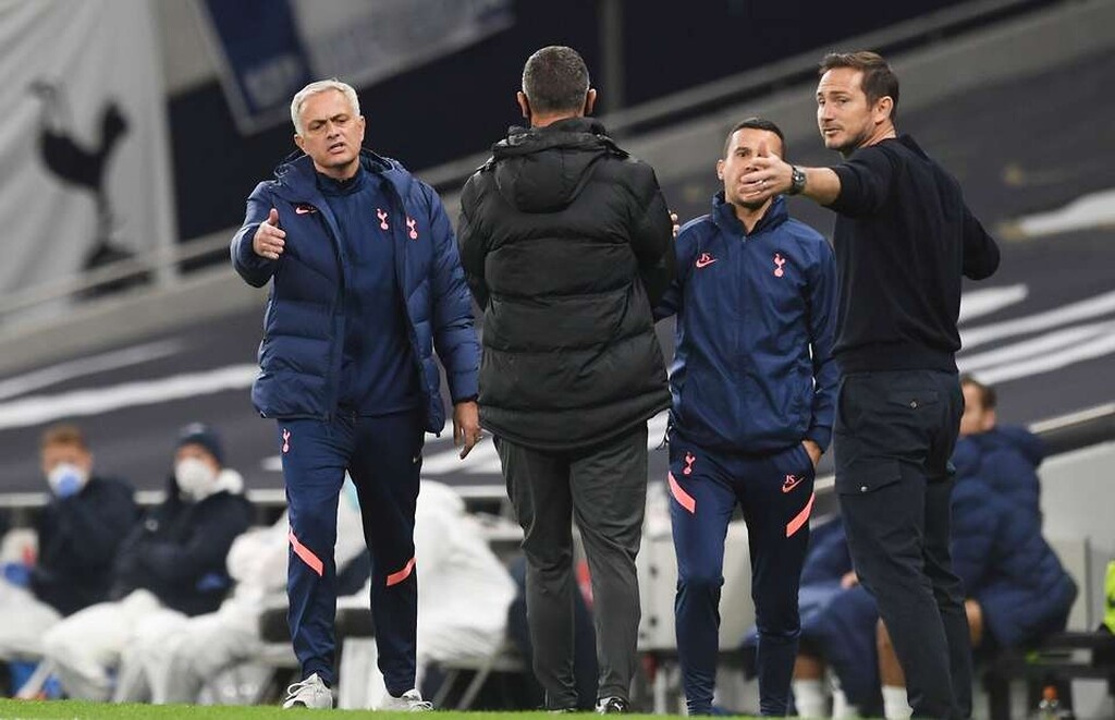 Τότεναμ-Τσέλσι: Ένταση στο ντέρμπι του Λονδίνου, τσακώθηκαν Λάμπαρντ και Μουρίνιο (video)