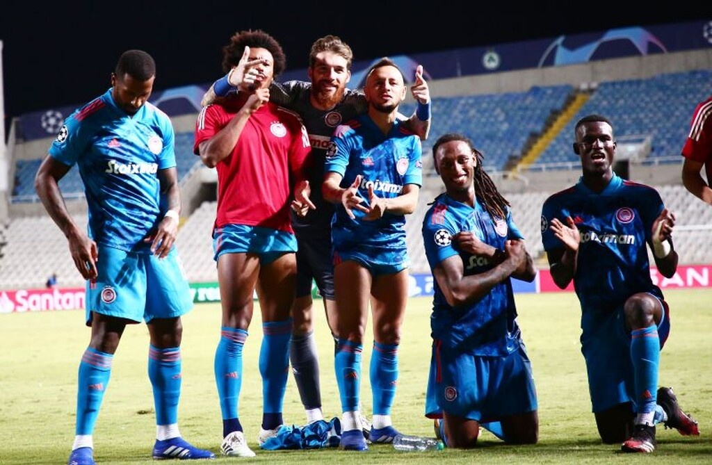 Ομόνοια-Ολυμπιακός: Το γιόρτασαν στα αποδυτήρια οι «ερυθρόλευκοι» (video+photos)