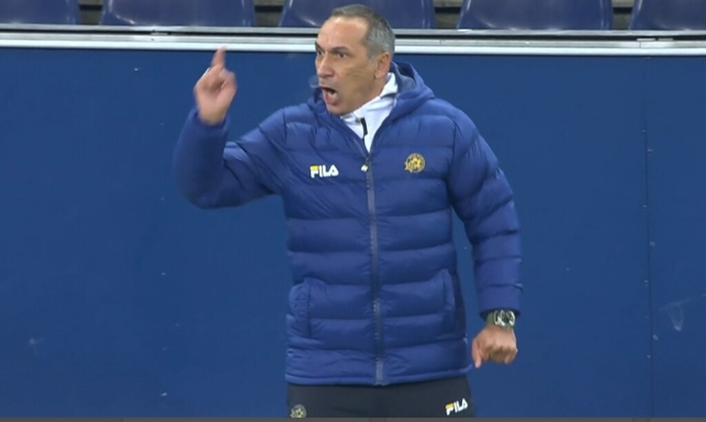 Έγινε έξαλλος με το πέναλτι και αποβλήθηκε στο ημίχρονο ο Γιώργος Δώνης (video+photos)