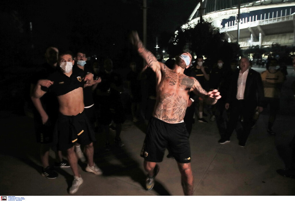 AEK-Βολφσμπουργκ: «Κάηκε» το ΟΑΚΑ – Πανηγύρισαν με τον κόσμο τους οι «κιτρινόμαυροι» (videos+photos)
