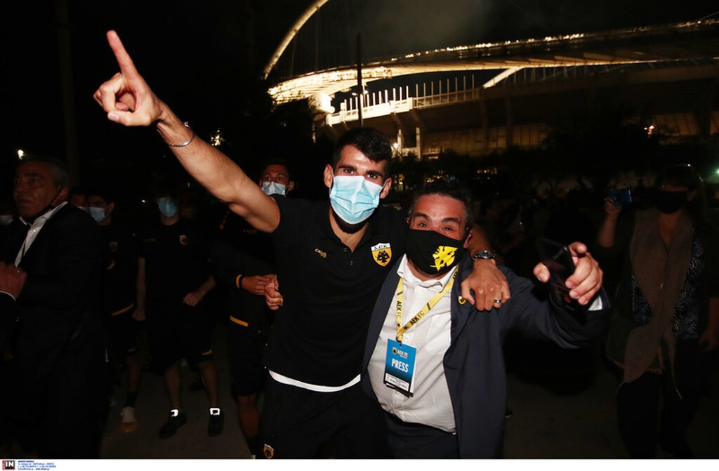 AEK-Βολφσμπουργκ: «Κάηκε» το ΟΑΚΑ – Πανηγύρισαν με τον κόσμο τους οι «κιτρινόμαυροι» (videos+photos)