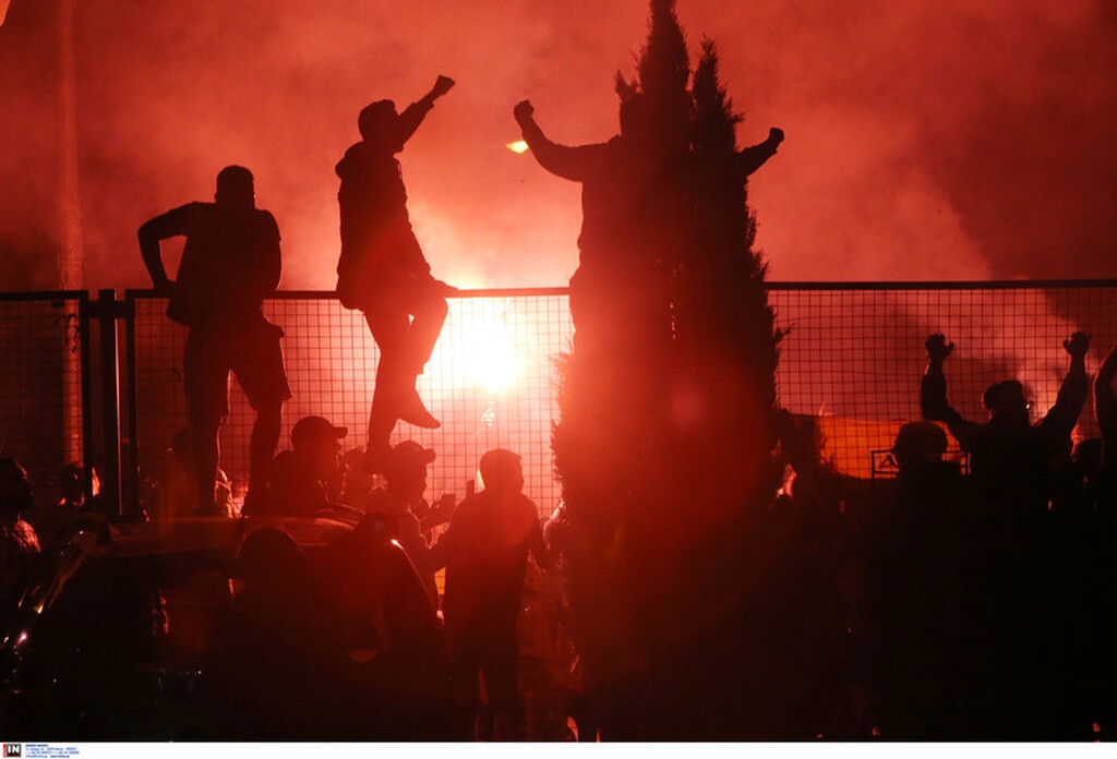 AEK-Βολφσμπουργκ: «Κάηκε» το ΟΑΚΑ – Πανηγύρισαν με τον κόσμο τους οι «κιτρινόμαυροι» (videos+photos)