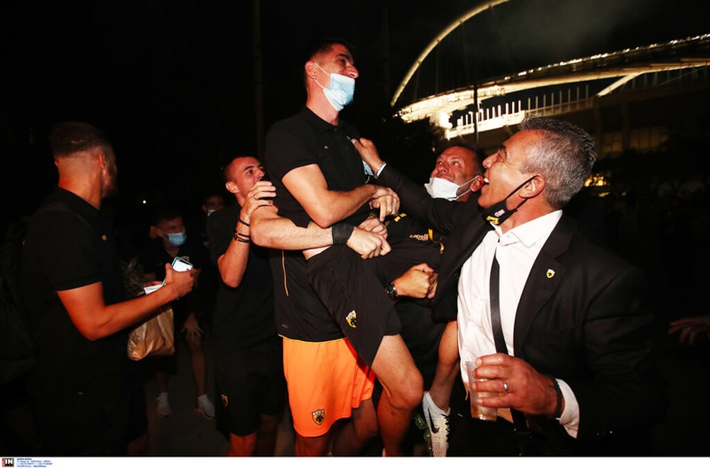 AEK-Βολφσμπουργκ: «Κάηκε» το ΟΑΚΑ – Πανηγύρισαν με τον κόσμο τους οι «κιτρινόμαυροι» (videos+photos)