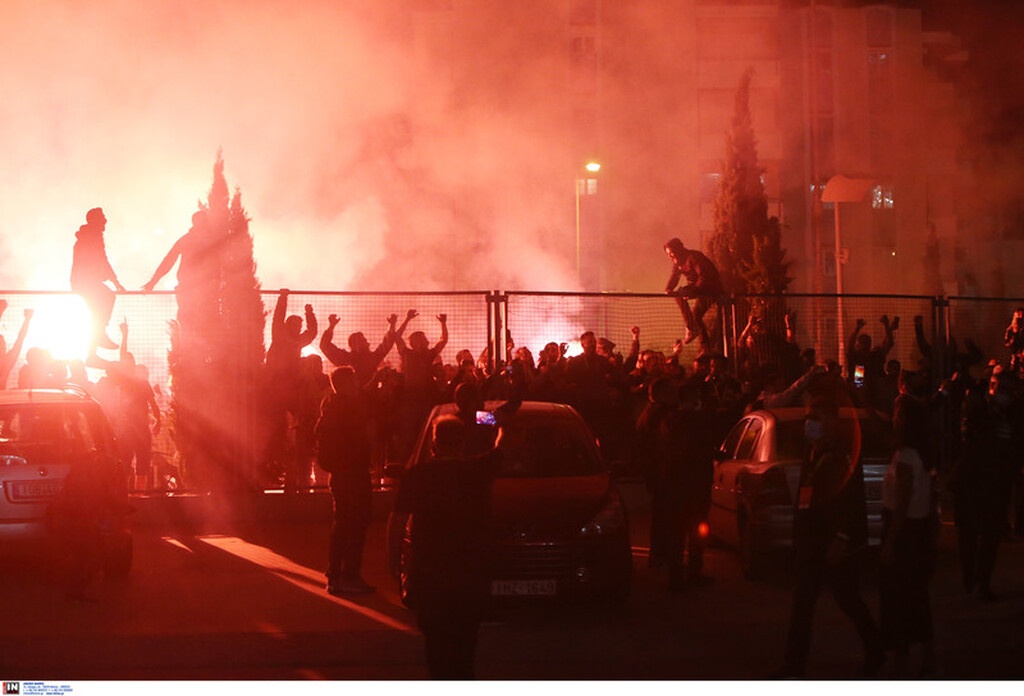 AEK-Βολφσμπουργκ: «Κάηκε» το ΟΑΚΑ – Πανηγύρισαν με τον κόσμο τους οι «κιτρινόμαυροι» (videos+photos)