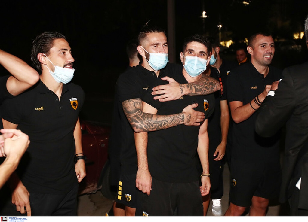 AEK-Βολφσμπουργκ: «Κάηκε» το ΟΑΚΑ – Πανηγύρισαν με τον κόσμο τους οι «κιτρινόμαυροι» (videos+photos)
