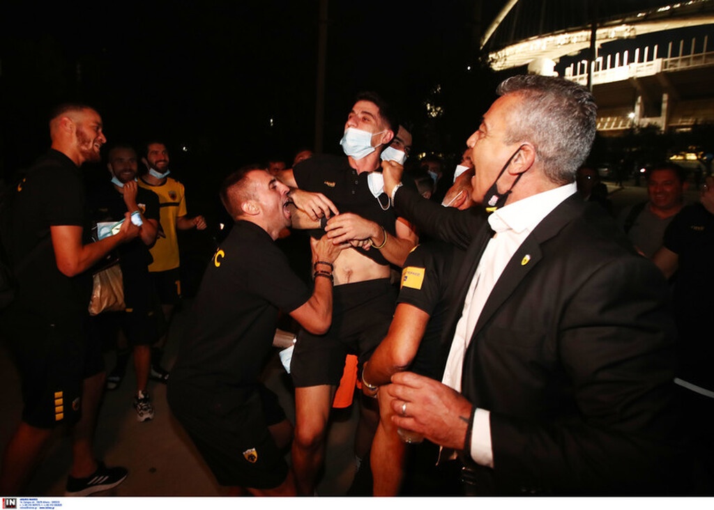 AEK-Βολφσμπουργκ: «Κάηκε» το ΟΑΚΑ – Πανηγύρισαν με τον κόσμο τους οι «κιτρινόμαυροι» (videos+photos)