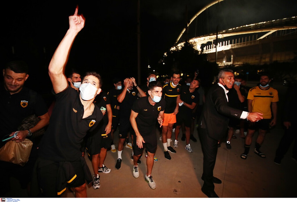 AEK-Βολφσμπουργκ: «Κάηκε» το ΟΑΚΑ – Πανηγύρισαν με τον κόσμο τους οι «κιτρινόμαυροι» (videos+photos)