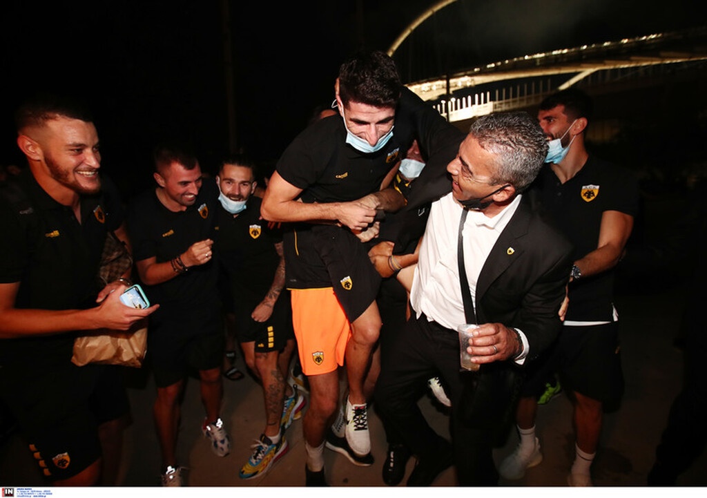 AEK-Βολφσμπουργκ: «Κάηκε» το ΟΑΚΑ – Πανηγύρισαν με τον κόσμο τους οι «κιτρινόμαυροι» (videos+photos)