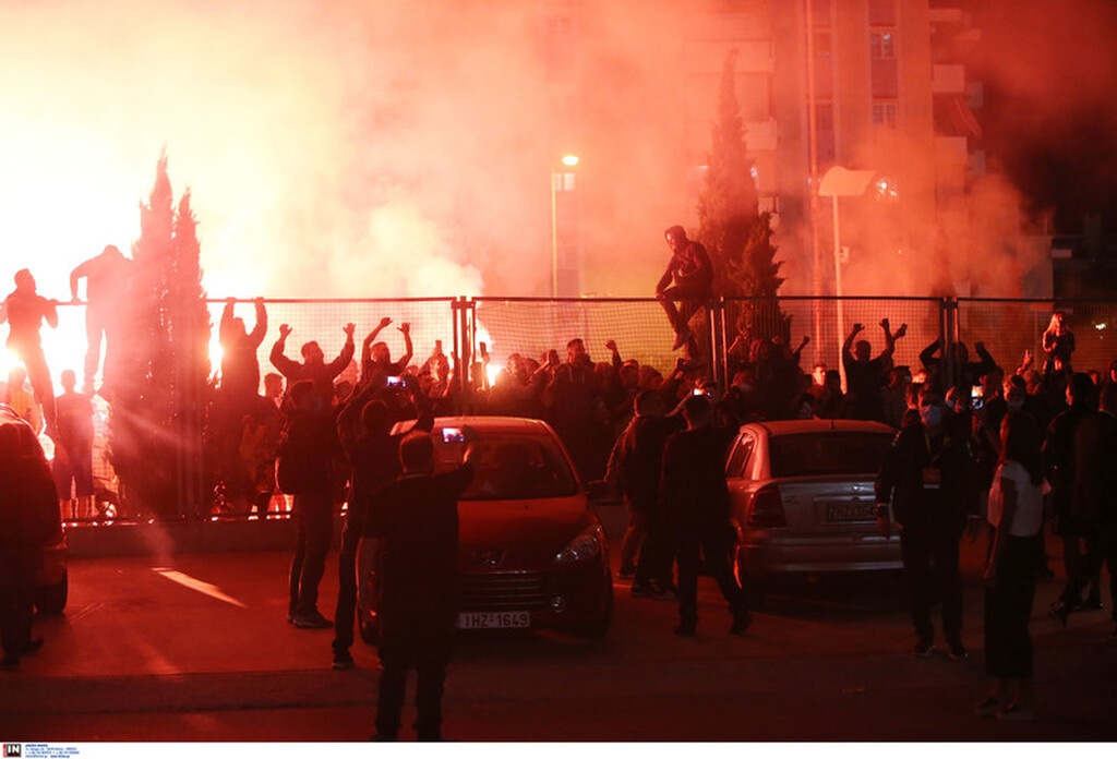 AEK-Βολφσμπουργκ: «Κάηκε» το ΟΑΚΑ – Πανηγύρισαν με τον κόσμο τους οι «κιτρινόμαυροι» (videos+photos)