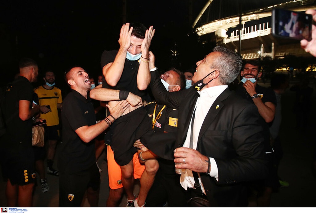 AEK-Βολφσμπουργκ: «Κάηκε» το ΟΑΚΑ – Πανηγύρισαν με τον κόσμο τους οι «κιτρινόμαυροι» (videos+photos)