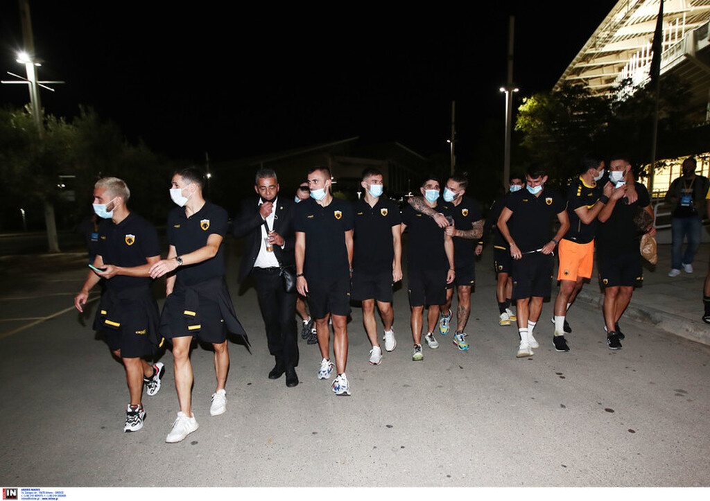 AEK-Βολφσμπουργκ: «Κάηκε» το ΟΑΚΑ – Πανηγύρισαν με τον κόσμο τους οι «κιτρινόμαυροι» (videos+photos)