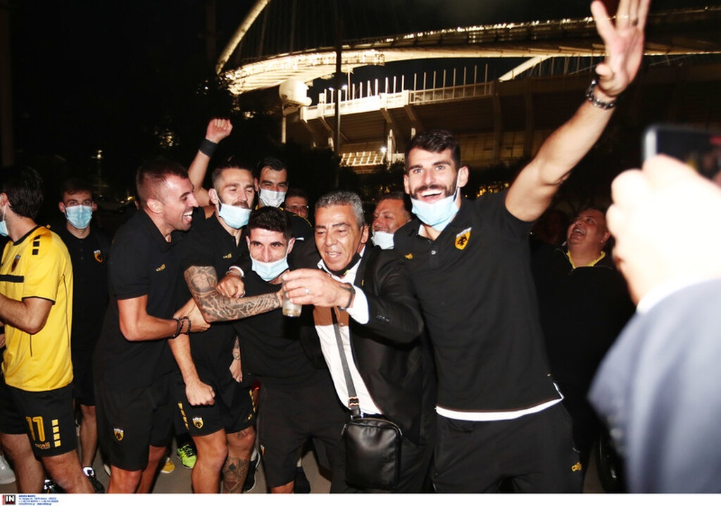 AEK-Βολφσμπουργκ: «Κάηκε» το ΟΑΚΑ – Πανηγύρισαν με τον κόσμο τους οι «κιτρινόμαυροι» (videos+photos)