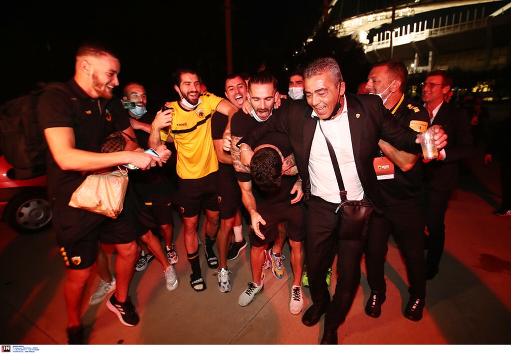 AEK-Βολφσμπουργκ: «Κάηκε» το ΟΑΚΑ – Πανηγύρισαν με τον κόσμο τους οι «κιτρινόμαυροι» (videos+photos)