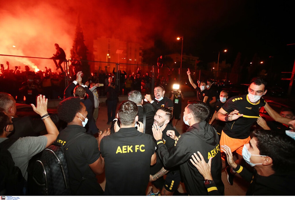 AEK-Βολφσμπουργκ: «Κάηκε» το ΟΑΚΑ – Πανηγύρισαν με τον κόσμο τους οι «κιτρινόμαυροι» (videos+photos)