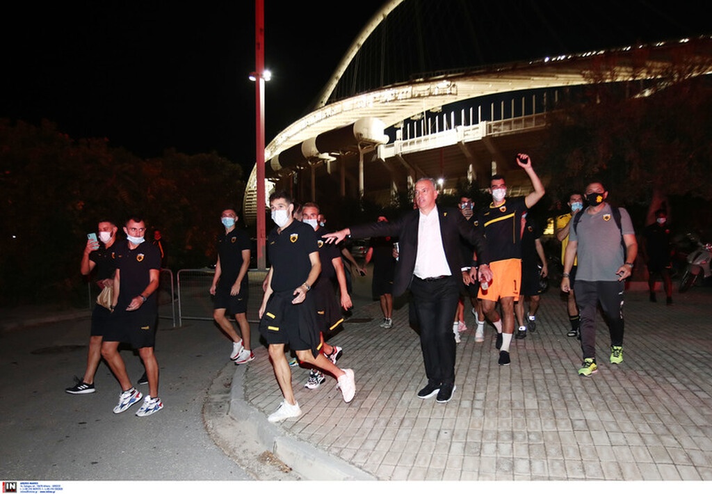 AEK-Βολφσμπουργκ: «Κάηκε» το ΟΑΚΑ – Πανηγύρισαν με τον κόσμο τους οι «κιτρινόμαυροι» (videos+photos)