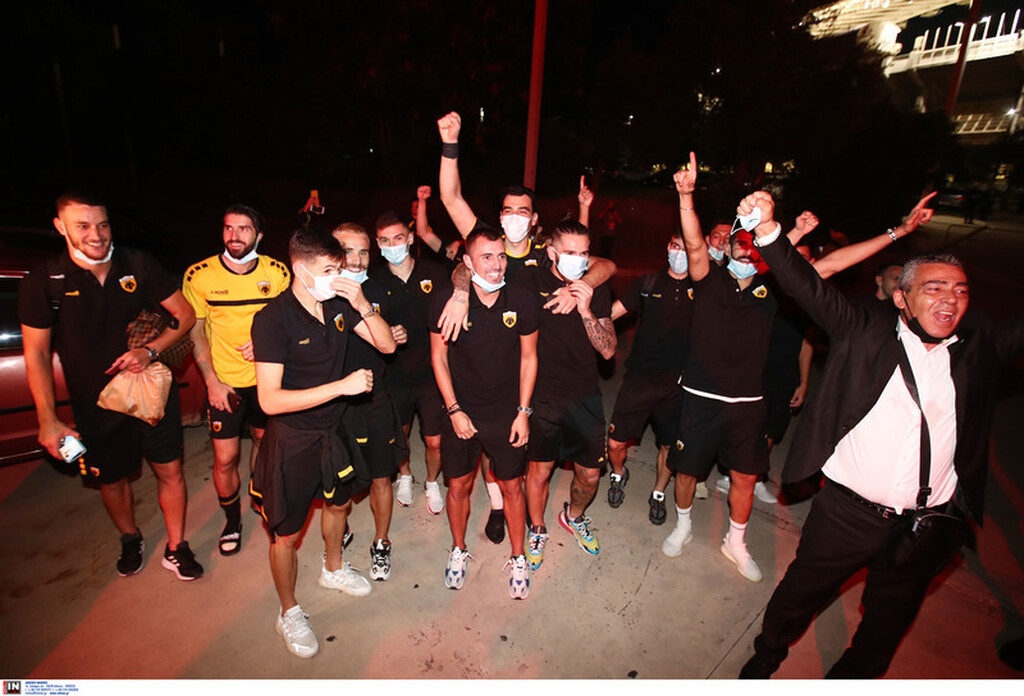 AEK-Βολφσμπουργκ: «Κάηκε» το ΟΑΚΑ – Πανηγύρισαν με τον κόσμο τους οι «κιτρινόμαυροι» (videos+photos)