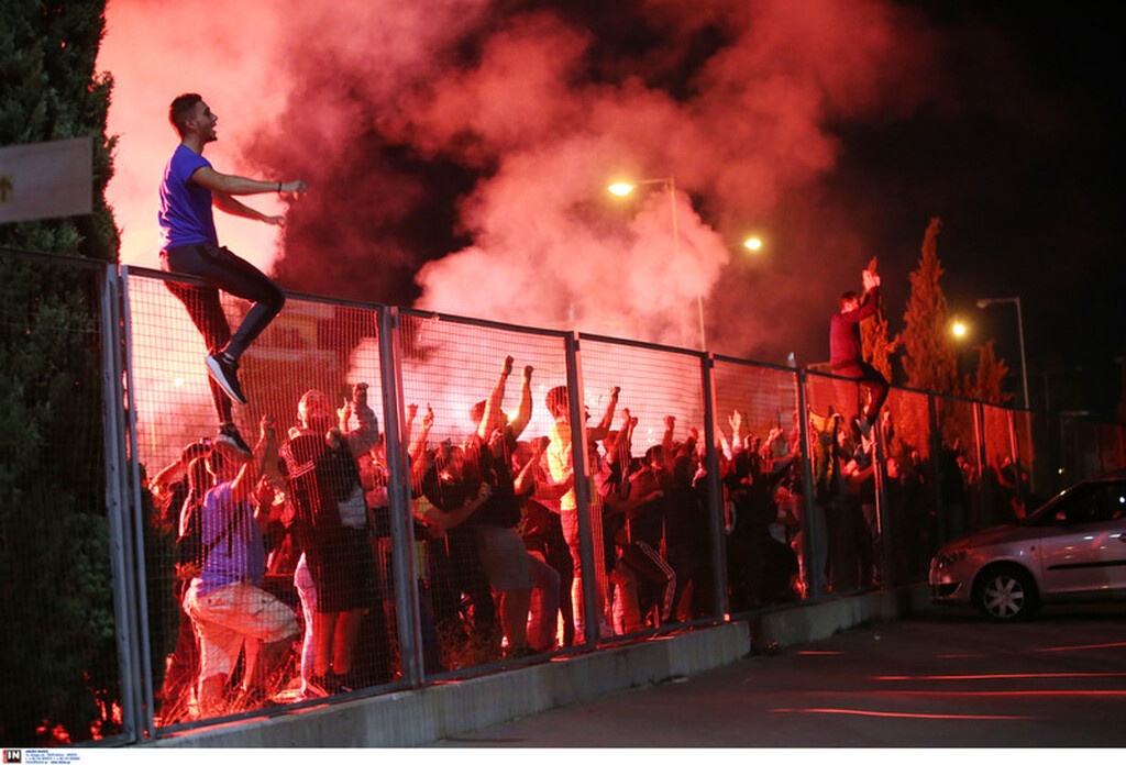 AEK-Βολφσμπουργκ: «Κάηκε» το ΟΑΚΑ – Πανηγύρισαν με τον κόσμο τους οι «κιτρινόμαυροι» (videos+photos)