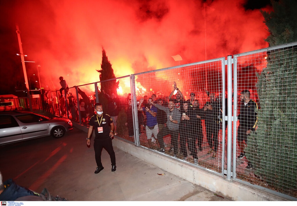 AEK-Βολφσμπουργκ: «Κάηκε» το ΟΑΚΑ – Πανηγύρισαν με τον κόσμο τους οι «κιτρινόμαυροι» (videos+photos)
